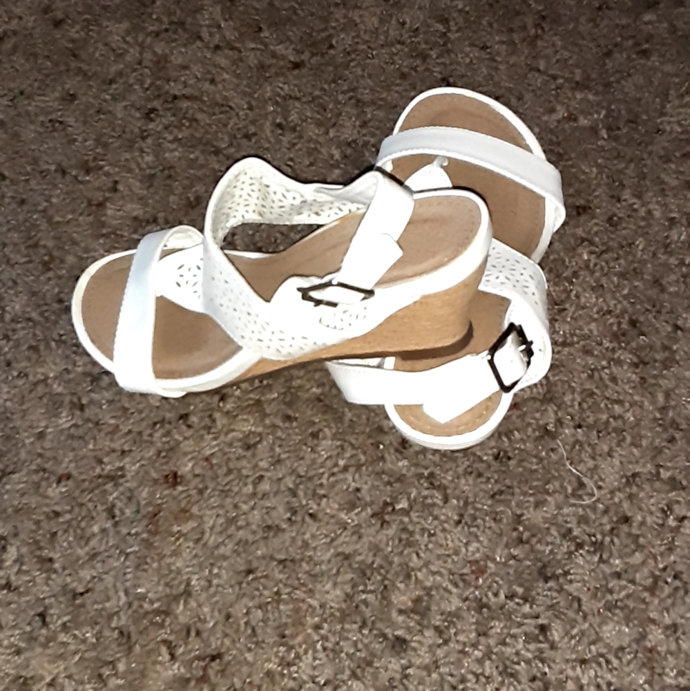 Shoes - Picture 3 of 4